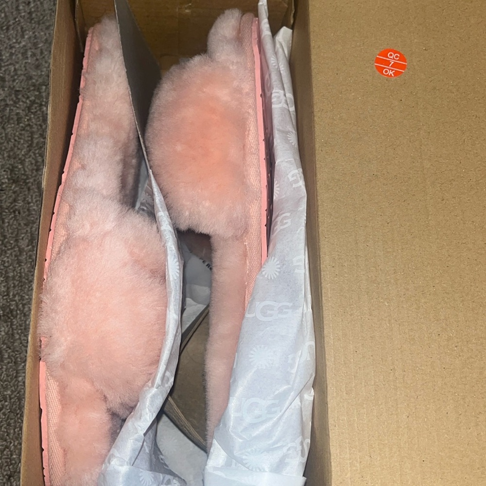 Brand new comfortable Ugg slipper
